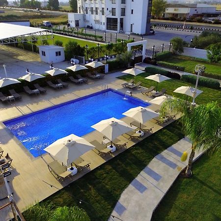 ניקוסיה Cezar'S Airport Hotel מראה חיצוני תמונה