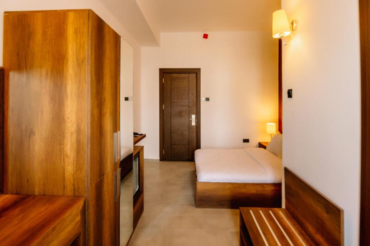 ניקוסיה Cezar'S Airport Hotel מראה חיצוני תמונה